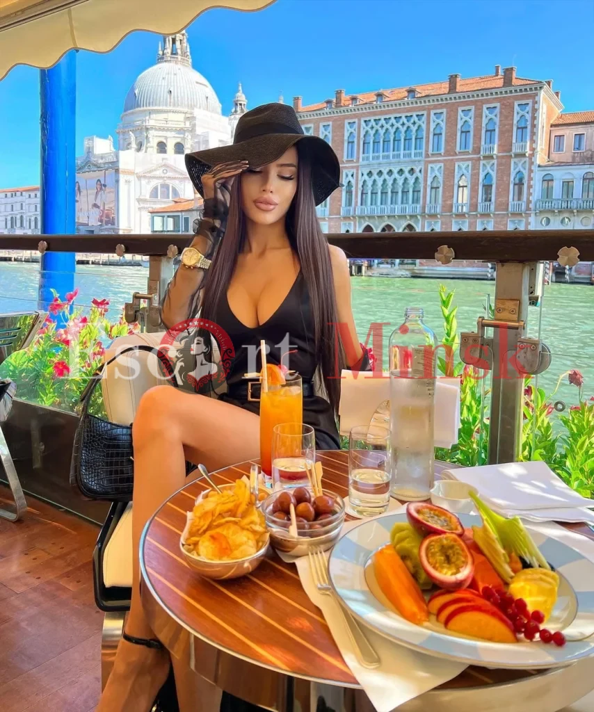 Эвелина Элитная проститутка Минска — 25 лет, грудь 3 размера, рост 174, вес 57