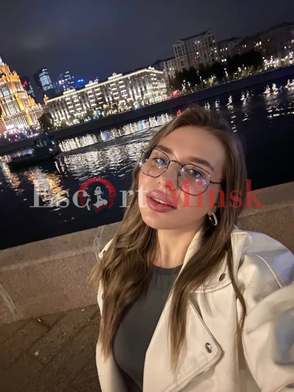 Элеонора Элитная проститутка Минска — 19 лет, грудь 2 размера, рост 170, вес 52