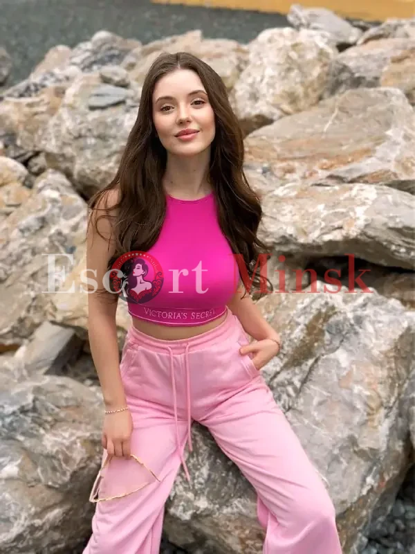  Элитная проститутка Минска — 19 лет, грудь 3 размера, рост 173, вес 55