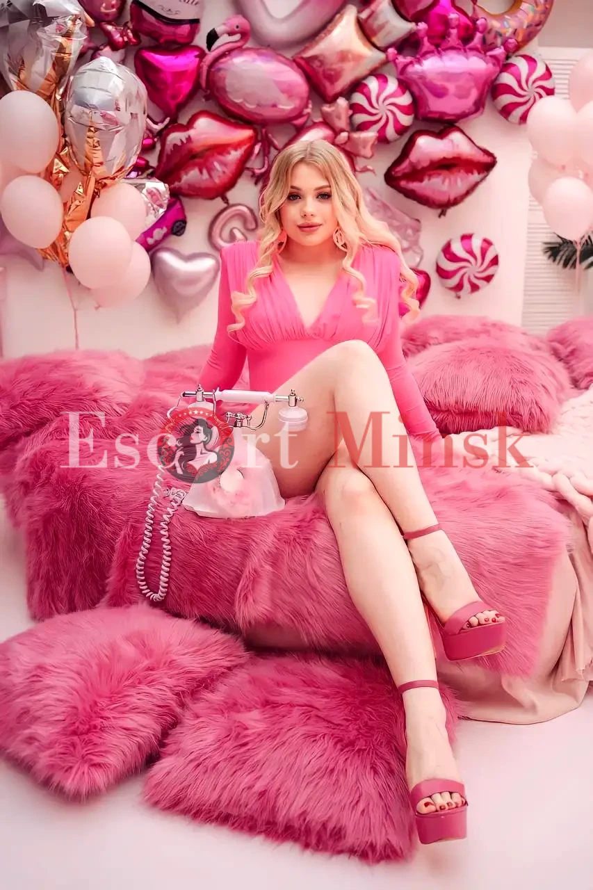  Элитная проститутка Минска — 27 лет, грудь 3 размера, рост 172, вес 68