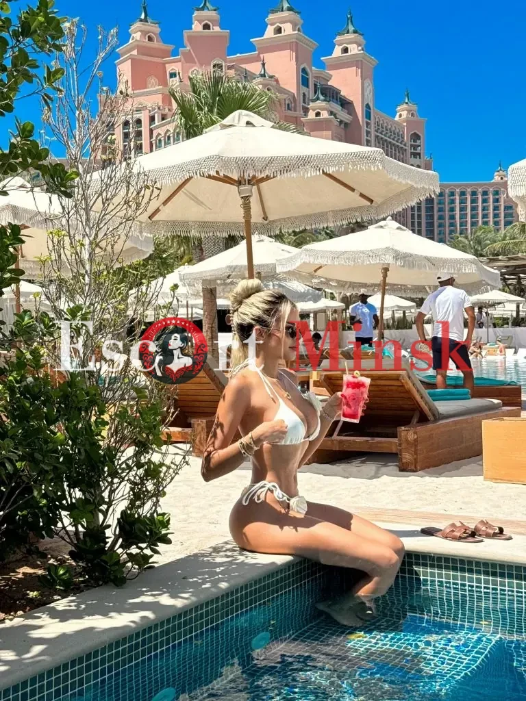 Карина Элитная проститутка Минска — 25 лет, грудь 4 размера, рост 170, вес 51