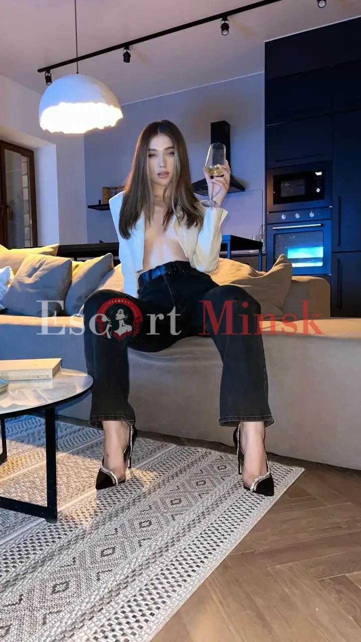  Элитная проститутка Минска — 20 лет, грудь 1 размера, рост 168, вес 58