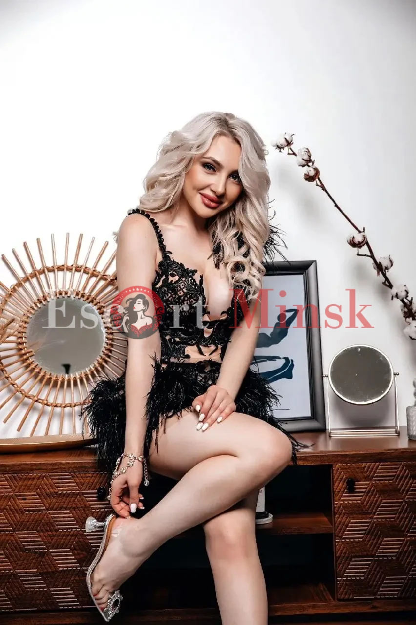  Элитная проститутка Минска — 26 лет, грудь 3 размера, рост 167, вес 54