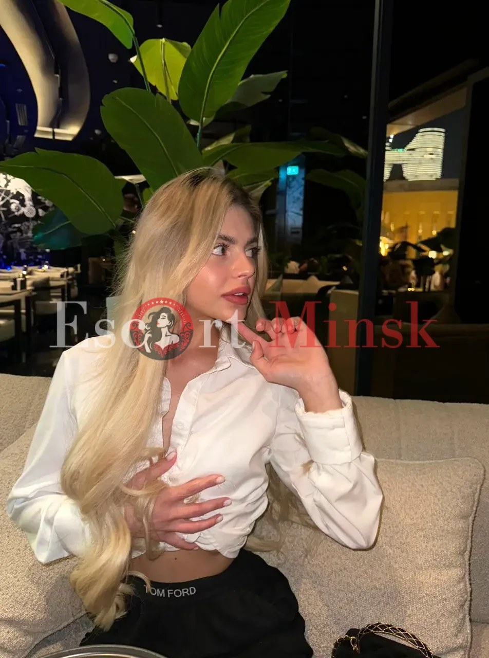  Элитная проститутка Минска — 21 год, грудь 1 размера, рост 167, вес 42