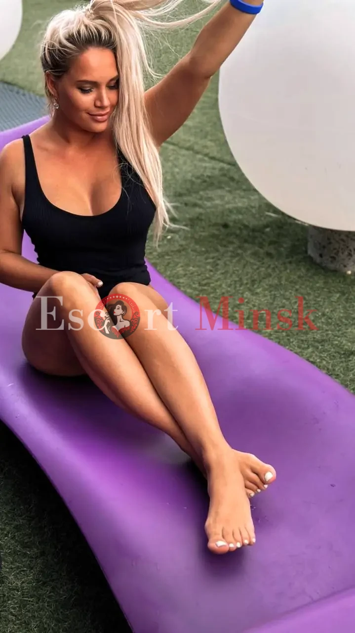  Элитная проститутка Минска — 28 лет, грудь 3 размера, рост 171, вес 61