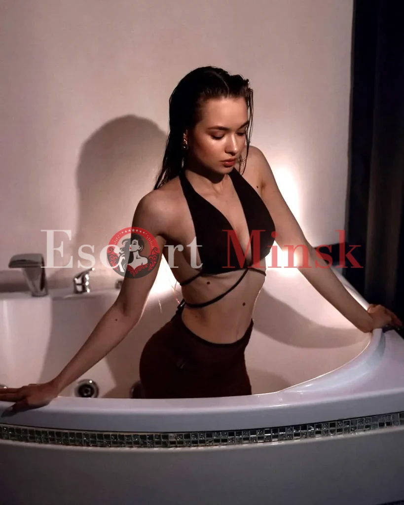Тоня Элитная проститутка Минска — 18 лет, грудь 2 размера, рост 164, вес 48