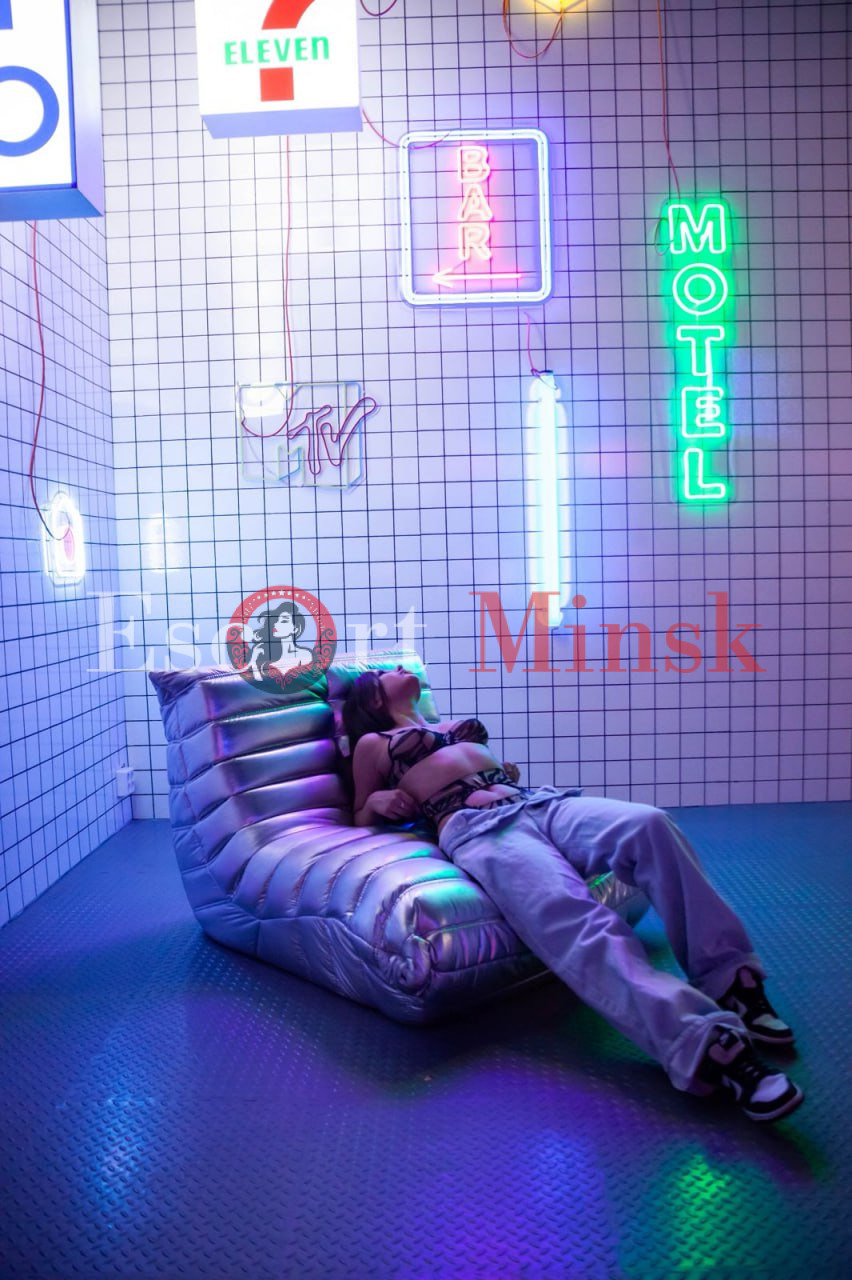  Элитная проститутка Минска — 21 год, грудь 2 размера, рост 164, вес 52