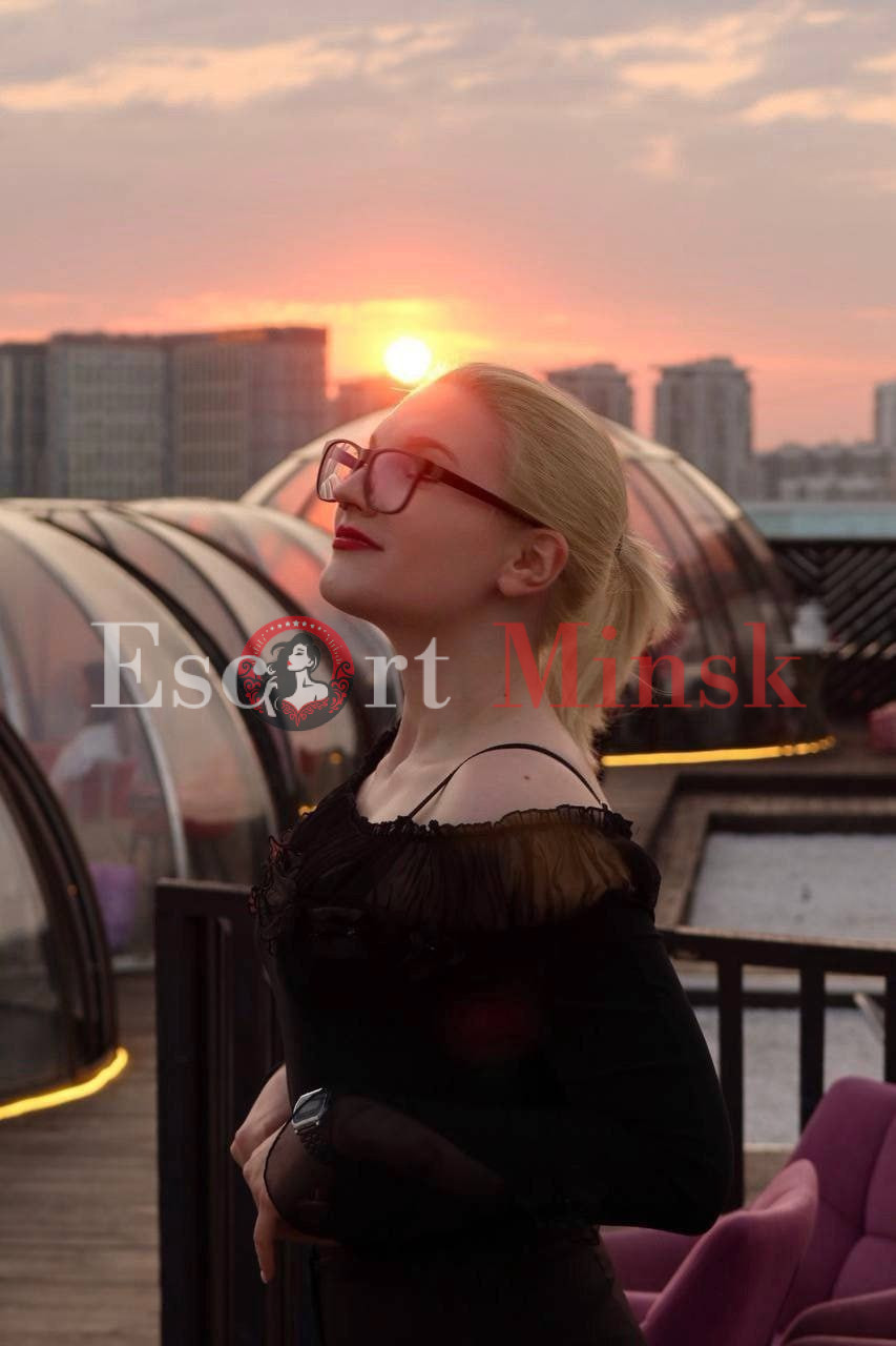  Элитная проститутка Минска — 18 лет, грудь 1.5 размера, рост 168, вес 58