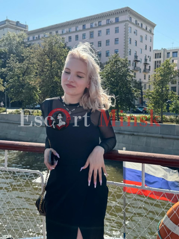 Эля Элитная проститутка Минска — 18 лет, грудь 1.5 размера, рост 168, вес 58