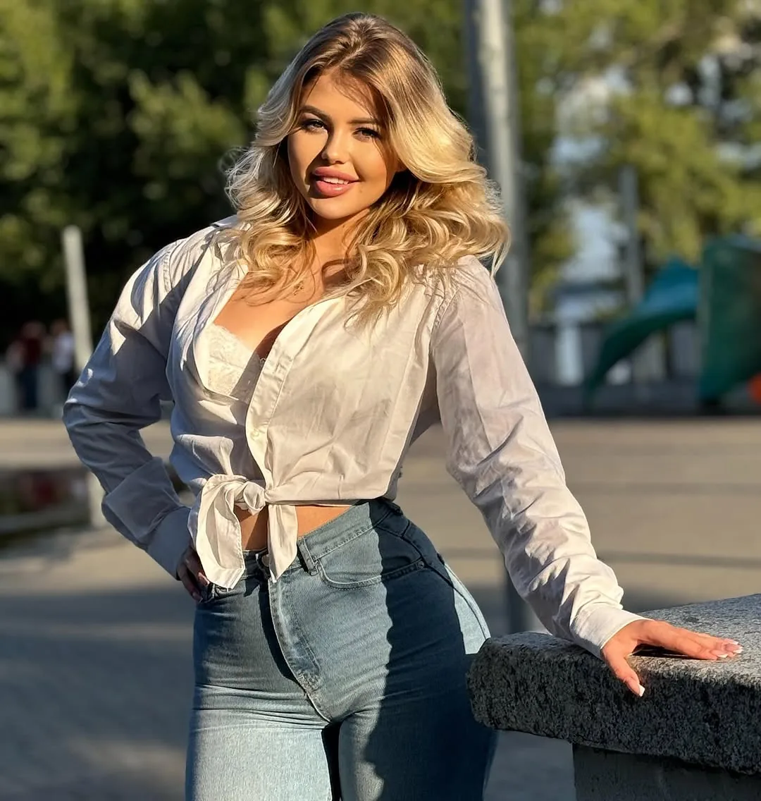  Элитная проститутка Минска — 21 год, грудь 3 размера, рост 168, вес 57