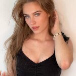 Миниатюра фото Мила