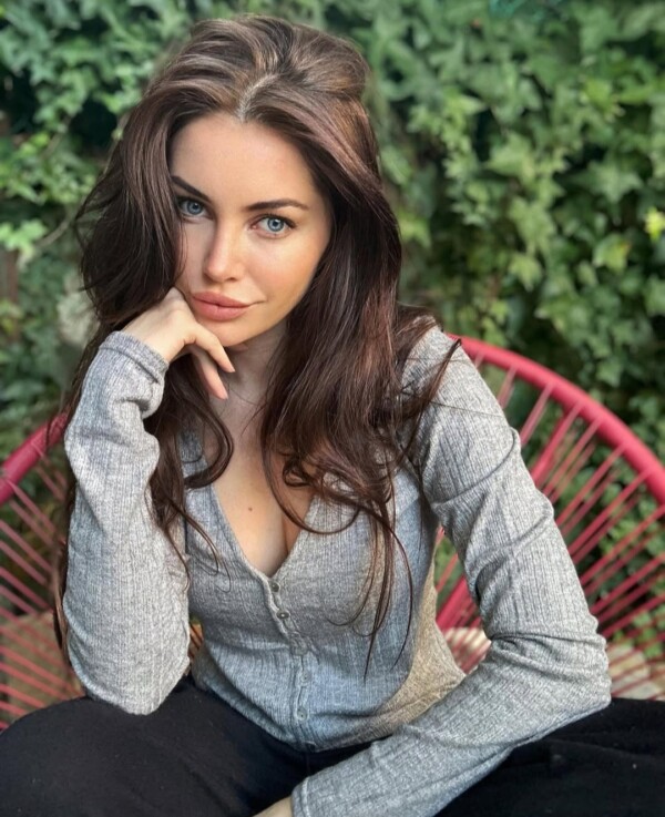 Карина Элитная проститутка Минска — 21 год, грудь 2 размера, рост 168, вес 52