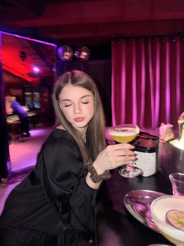Камилла Элитная проститутка Минска — 18 лет, грудь 1 размера, рост 158, вес 44